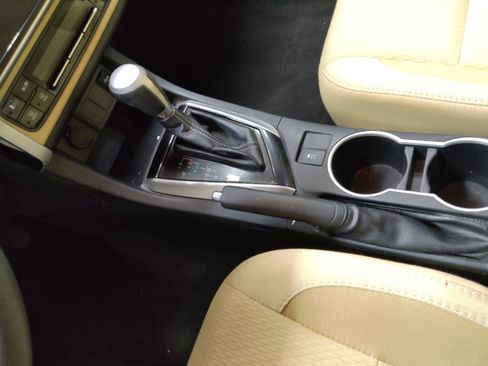 Used 2018 Toyota Corolla LE FWD image 26