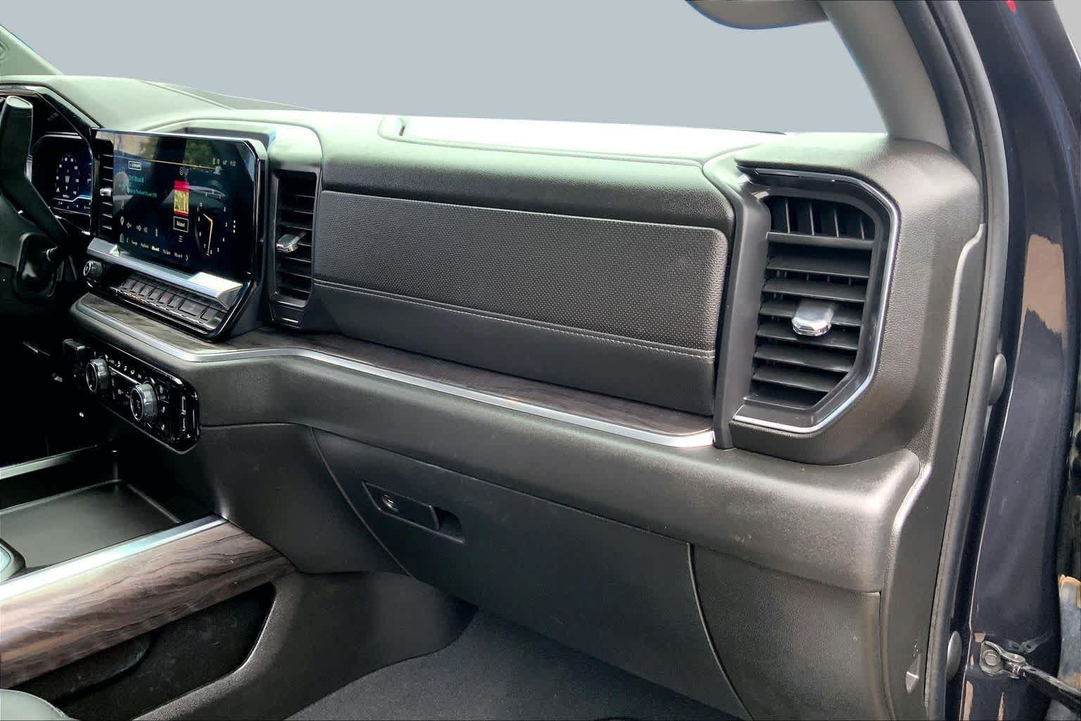 Used 2024 Chevrolet Silverado 2500 LTZ w/ LTZ Convenience Package AWD/4WD image 19
