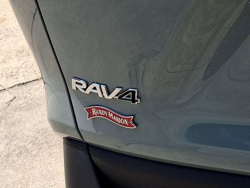 Used 2021 Toyota RAV4 XLE w/ Convenience Package FWD image 32