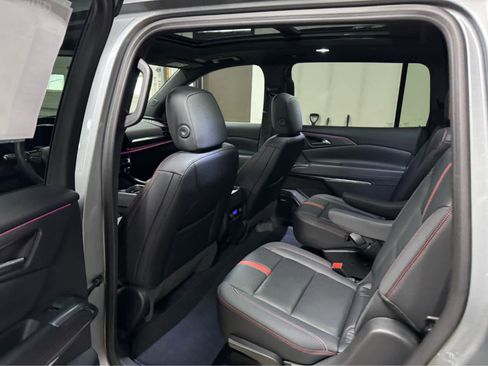 Certified 2025 Chevrolet Traverse RS image 14