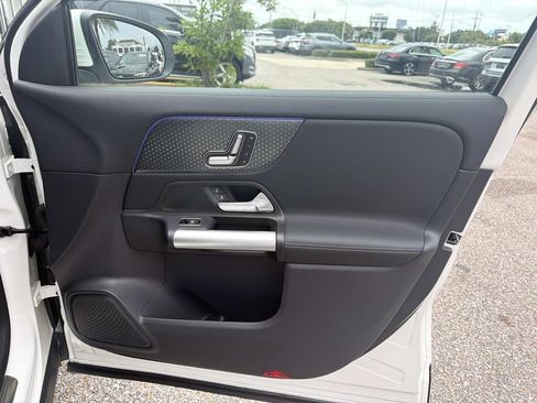Used 2025 Mercedes-Benz GLA 250 image 14