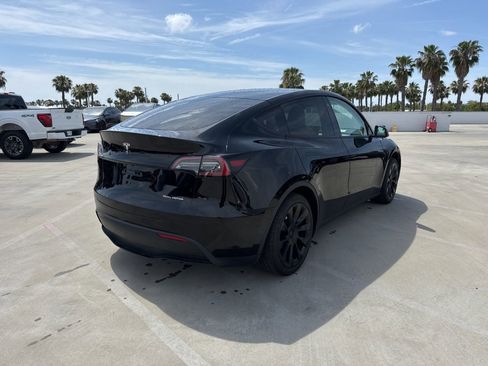 Used 2023 Tesla Model Y Long Range image 3