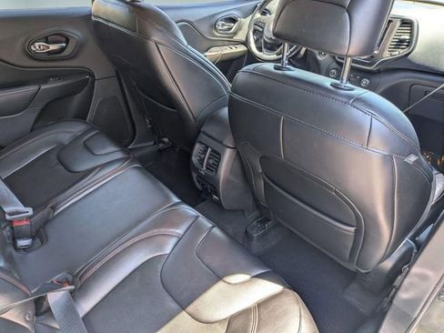 Used 2019 Jeep Cherokee Trailhawk w/ Comfort/Convenience Group AWD/4WD image 30