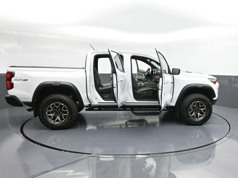 Used 2026 Chevrolet Colorado ZR2 w/ Technology Package image 38