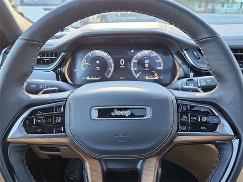 New 2025 Jeep Grand Cherokee Summit image 11