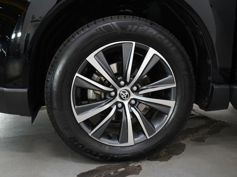 Used 2021 Toyota Venza LE w/ Carpet Mat Package (TMS) AWD/4WD image 30