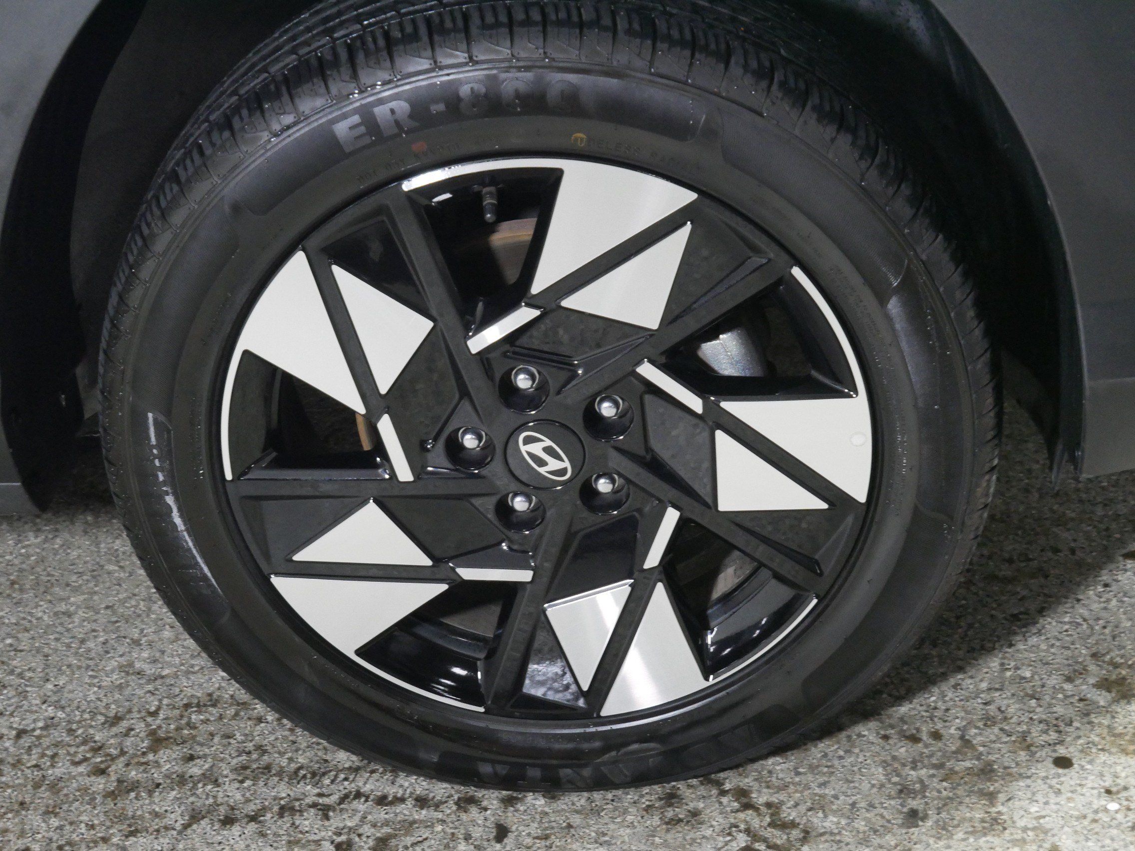 Used 2025 Hyundai Kona SEL AWD/4WD image 15