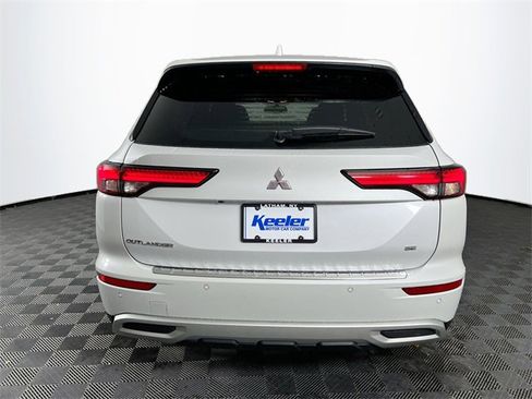 Used 2023 Mitsubishi Outlander SE image 5
