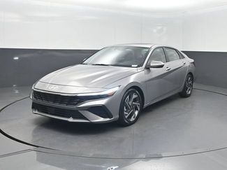 Used 2025 Hyundai Elantra Limited FWD video 1
