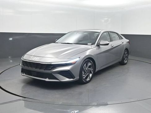 Used 2025 Hyundai Elantra Limited FWD image 1