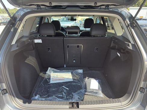 New 2025 Volkswagen Taos SE image 11