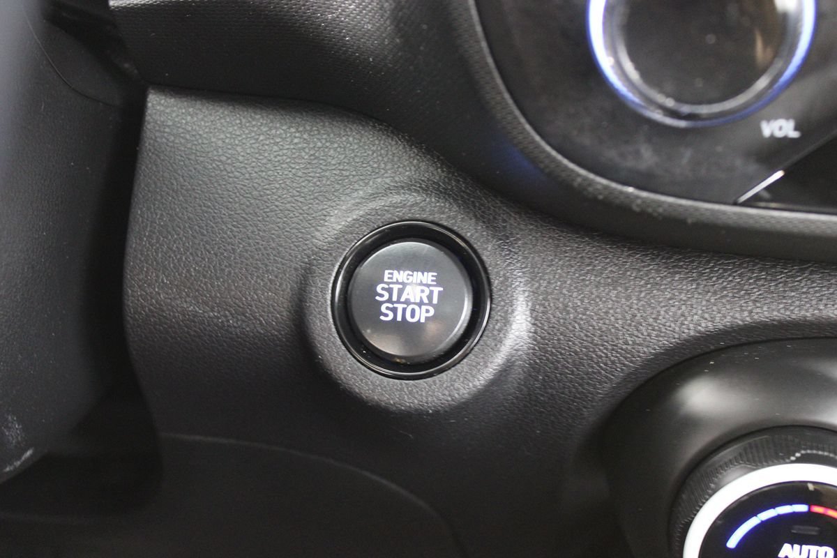 Used 2023 Hyundai Venue Limited FWD image 16