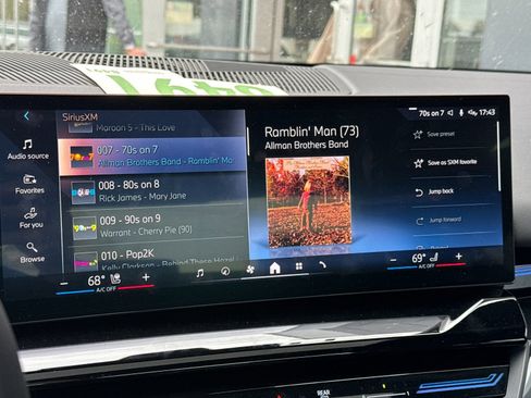 Used 2025 BMW 530i xDrive image 16