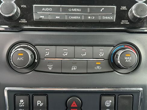 Used 2023 Nissan Titan SV image 22