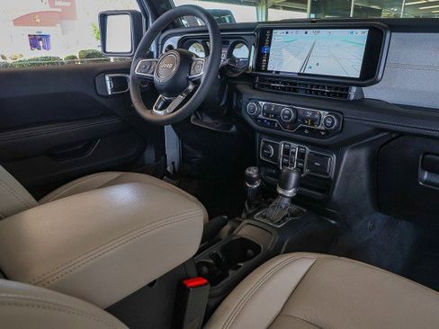 Used 2024 Jeep Wrangler Unlimited Sahara w/ Technology Group AWD/4WD image 38