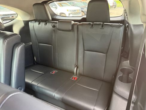 Used 2020 Toyota Highlander XLE AWD/4WD image 12