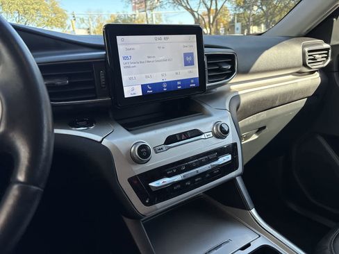 Used 2022 Ford Explorer XLT w/ Equipment Group 202A image 15