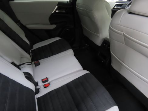 New 2025 Mitsubishi Outlander SE image 20