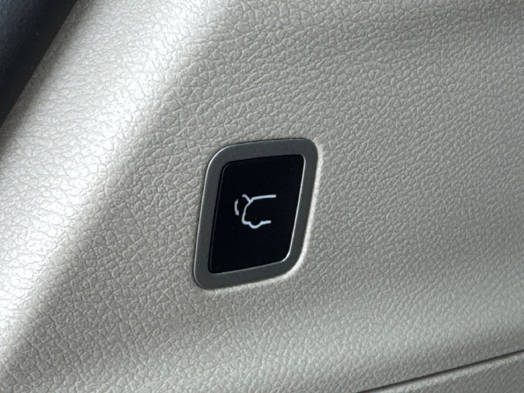 Used 2023 Chrysler Pacifica Touring-L FWD image 11