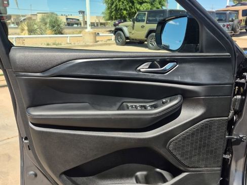 Used 2025 Jeep Grand Cherokee Altitude image 13