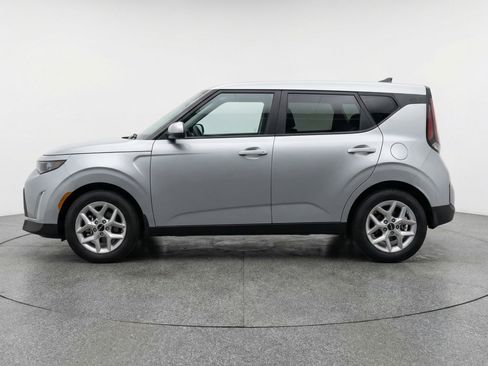 Used 2025 Kia Soul LX w/ LX Technology Package FWD image 5