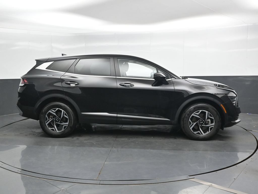 Used 2025 Kia Sportage LX AWD/4WD image 3