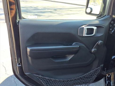 Used 2019 Jeep Wrangler Unlimited Sport image 12