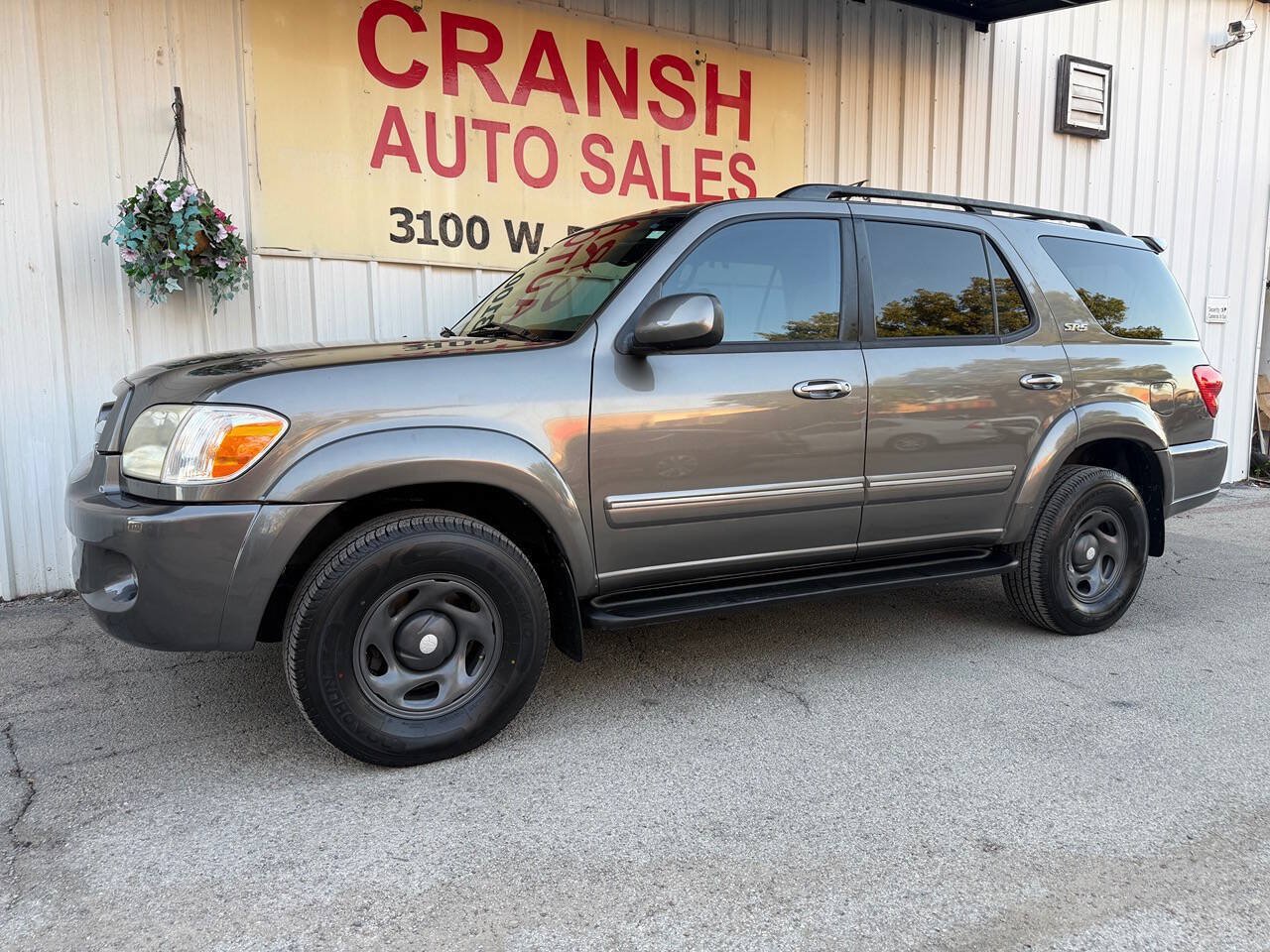 Used 2005 Toyota Sequoia SR5 w/ Towing Pkg RWD image 7