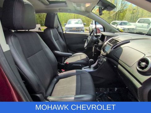 Certified 2016 Chevrolet Trax LT w/ LT Sun and Sound Package AWD/4WD image 28