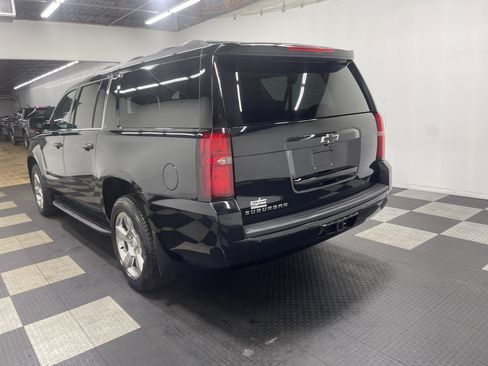 Used 2019 Chevrolet Suburban LT w/ Luxury Package image 2