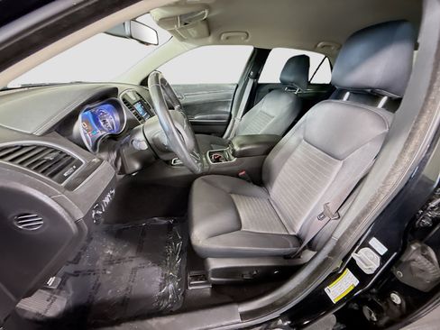 Used 2022 Chrysler 300 Touring w/ Sport Appearance Package RWD image 22