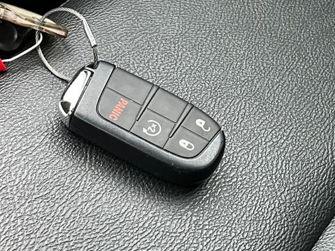 Used 2025 Jeep Compass Limited image 26