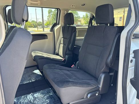 Used 2019 Dodge Grand Caravan SE w/ UConnect Hands-Free Group FWD image 46