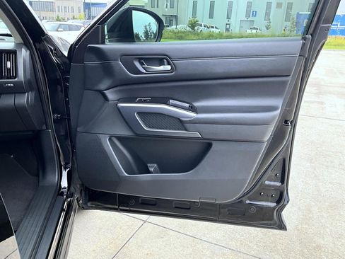 Used 2023 Nissan Pathfinder SL image 17