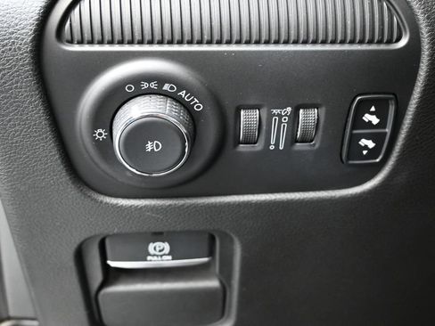 Used 2024 Jeep Wagoneer L Series II RWD image 16