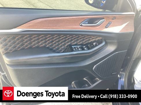 Used 2023 Jeep Grand Cherokee L Summit w/ Advanced Protech Group IV image 14