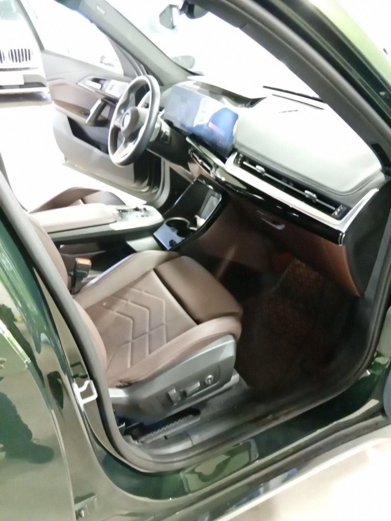 Used 2025 BMW X1 xDrive28i AWD/4WD image 13