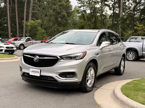Used 2020 Buick Enclave Essence FWD image 3