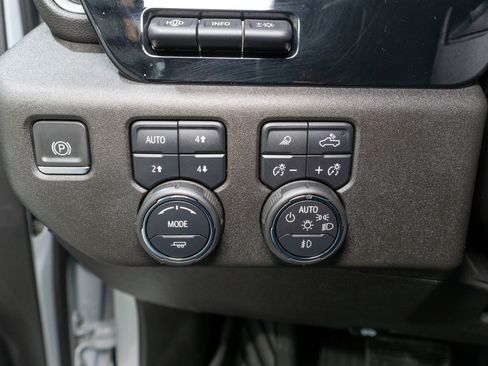 Used 2024 Chevrolet Silverado 2500 LTZ w/ LTZ Convenience Package image 32