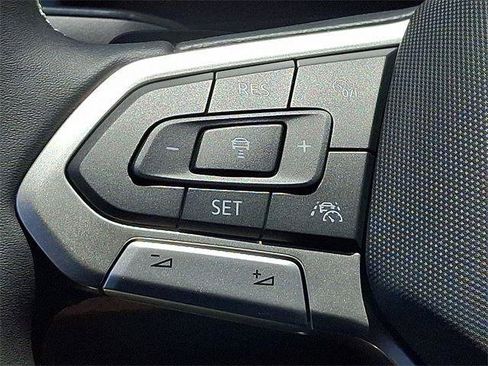 New 2025 Volkswagen Atlas Cross Sport SE image 18