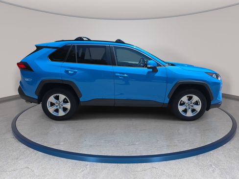 Used 2021 Toyota RAV4 XLE w/ Convenience Package AWD/4WD image 4