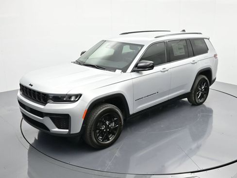New 2026 Jeep Grand Cherokee L L LAREDO ALTITUDE 4X4 image 31