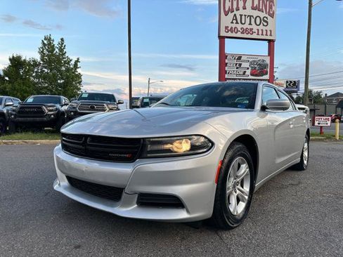 Used 2020 Dodge Charger SXT w/ Leather Interior Group RWD image 8