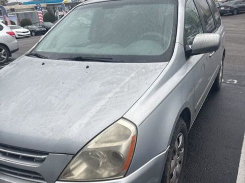 Used 2008 Kia Sedona LX image 2