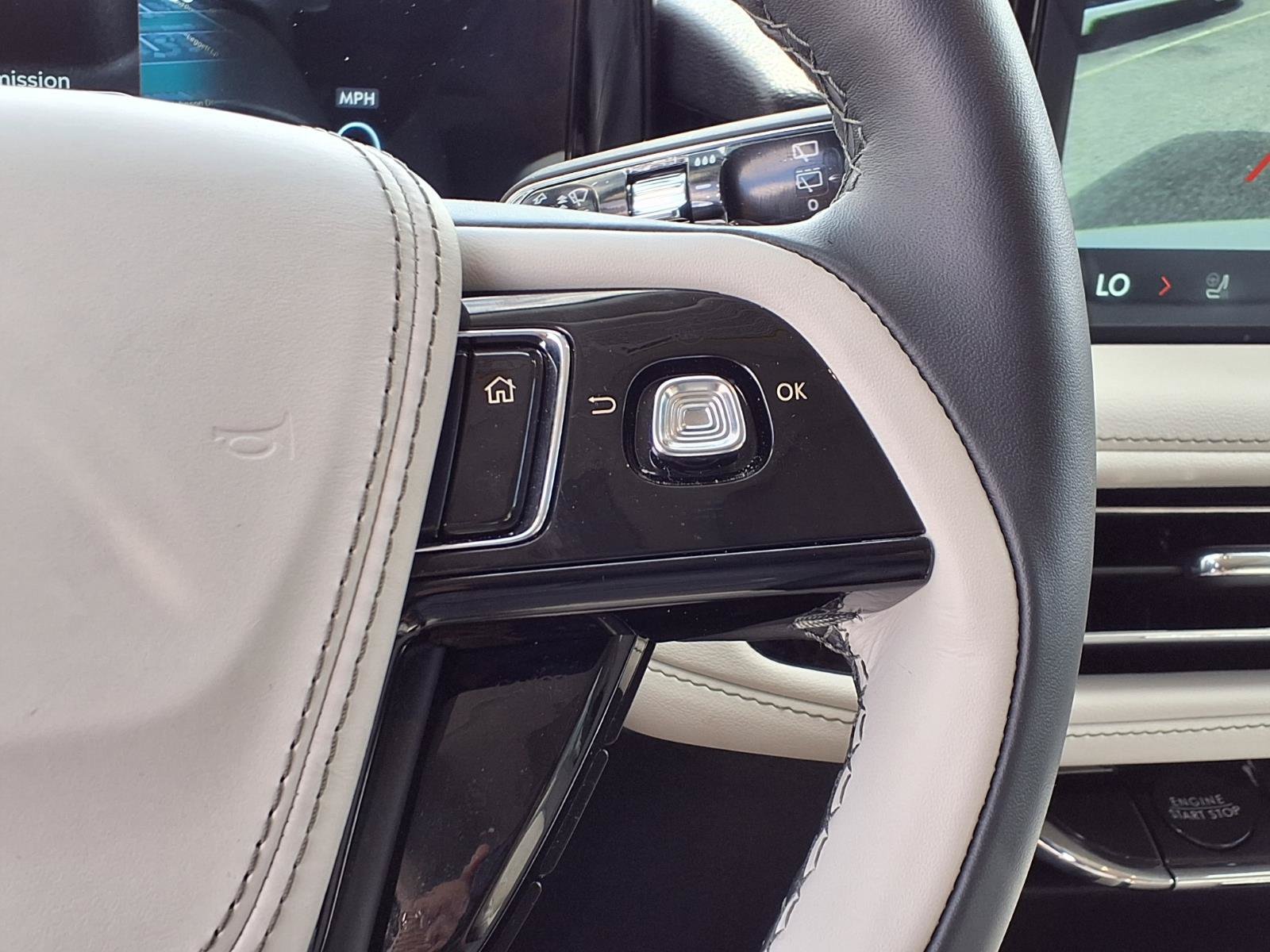 Used 2026 Lincoln Aviator Reserve w/ Luxury Package RWD image 15