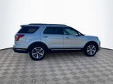 Used 2019 Ford Explorer Limited w/ Ford Safe & Smart Package image 5
