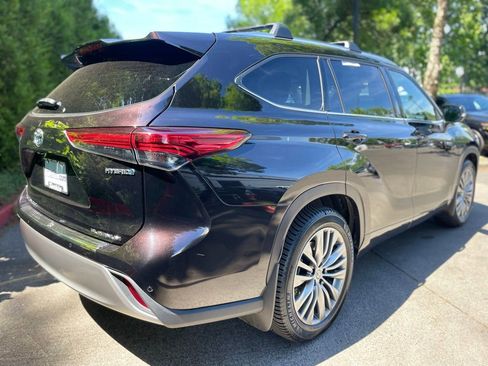 Used 2020 Toyota Highlander Platinum AWD/4WD image 4