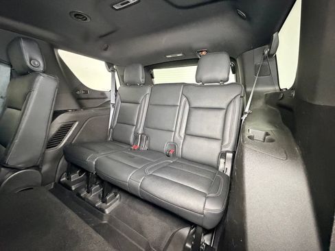 Used 2023 GMC Yukon SLE AWD/4WD image 6