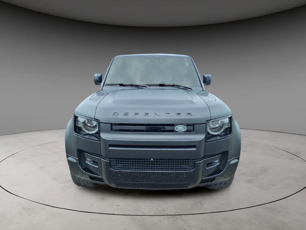 Used 2025 Land Rover Defender 110 X-Dynamic SE AWD/4WD image 5