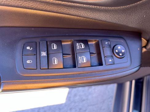 Used 2020 Jeep Cherokee Trailhawk w/ Technology Group AWD/4WD image 13